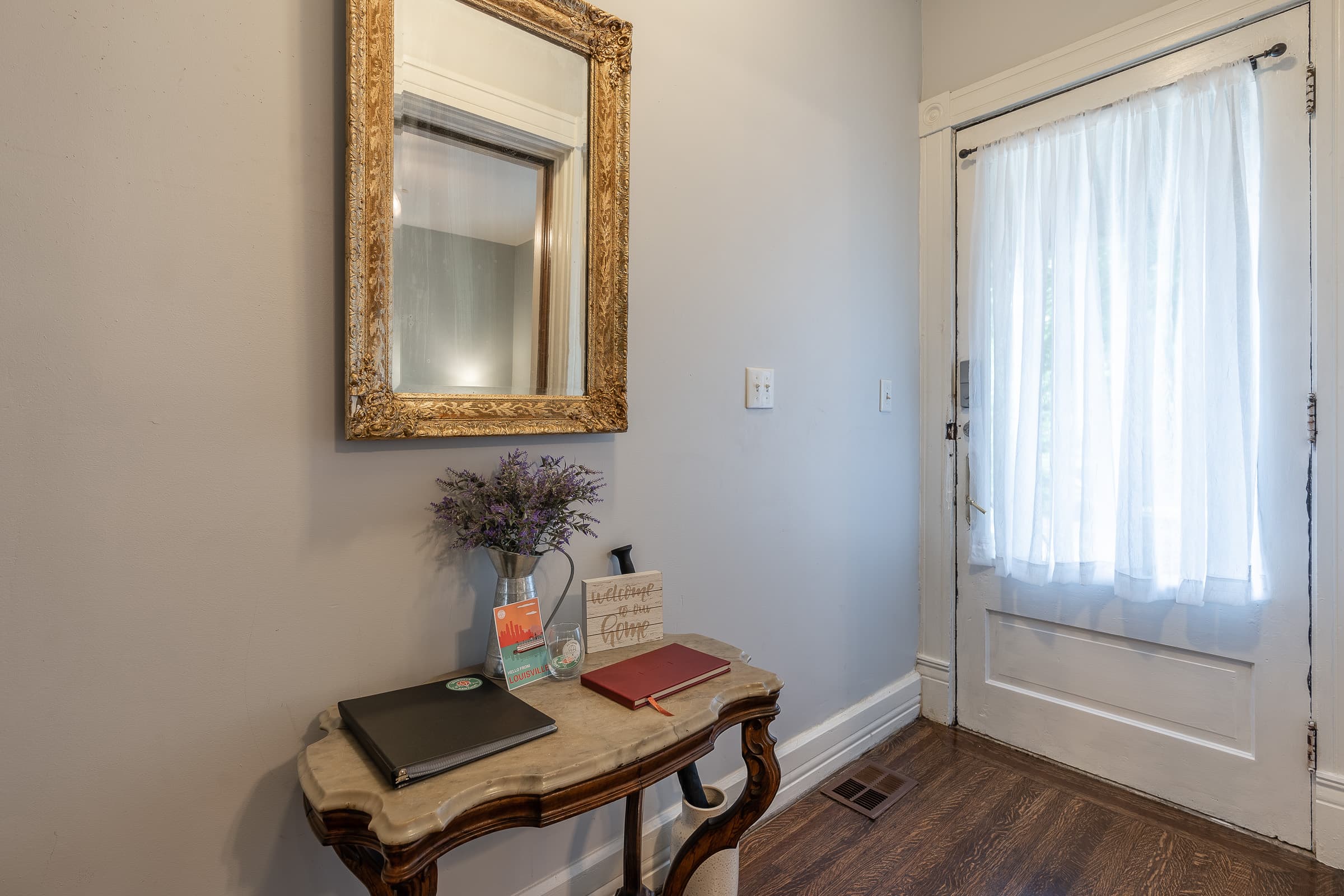 Old Louisville apartment living space