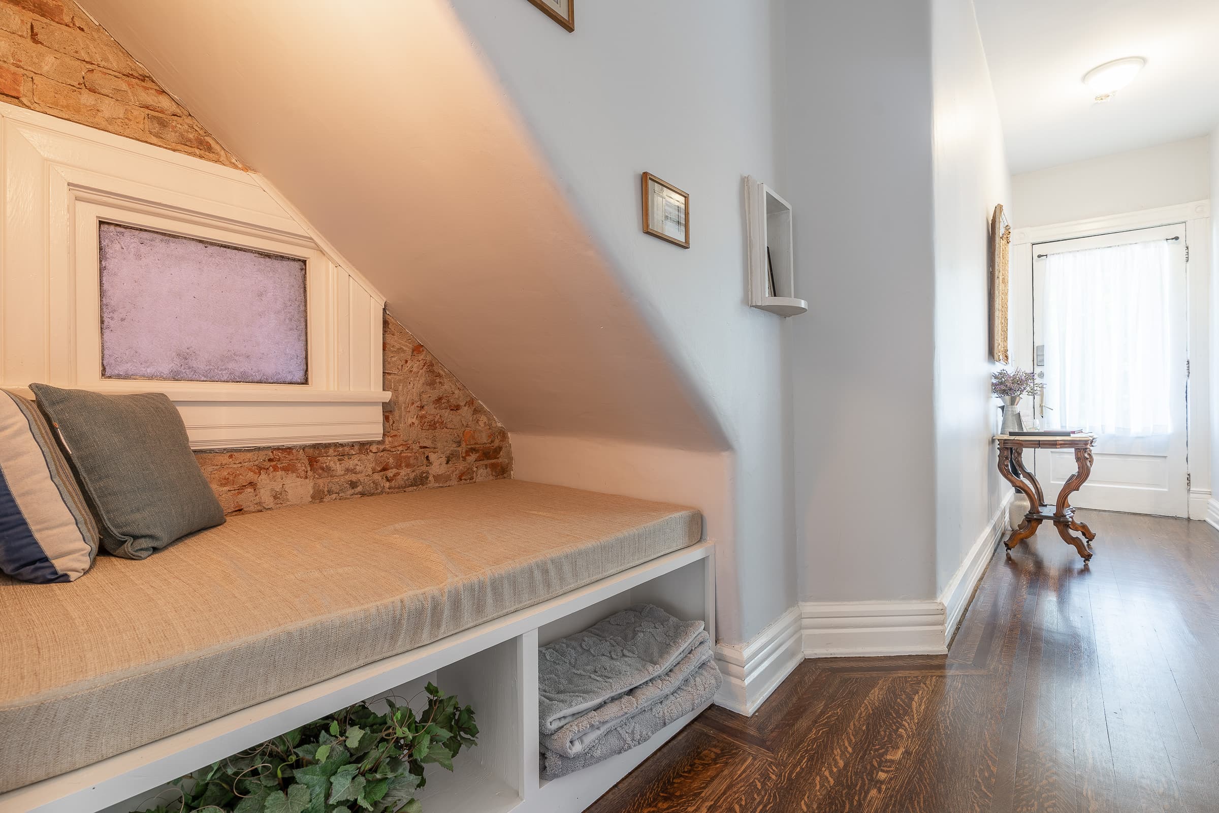 Old Louisville apartment seating area